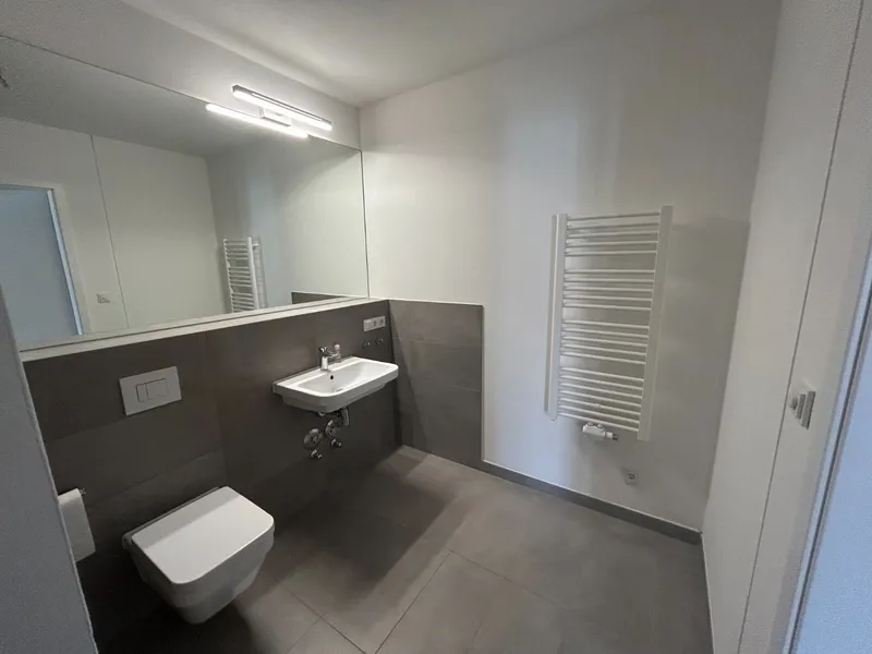3-Zimmer-Wohnung inkl. Loggia, Einbauküche und Keller! Ab sofort verfügbar! — photo 1